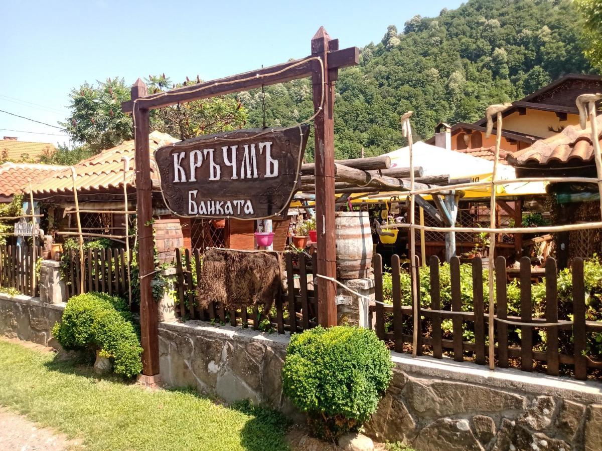 ホテル Кръчмъ При Байката Alpin リバリツァ エクステリア 写真